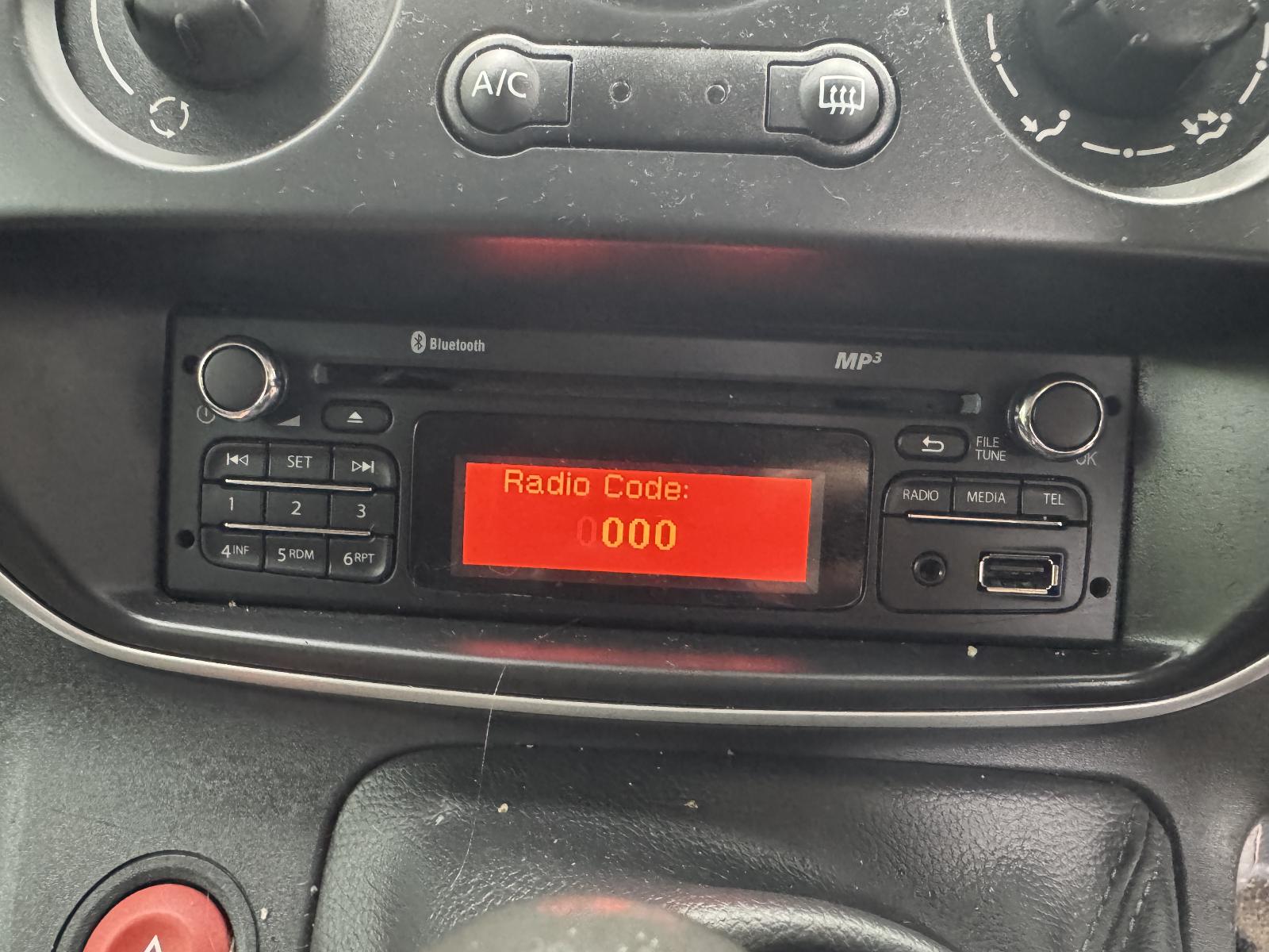 View RENAULT KANGOO 2016 2 Door Van Breaking