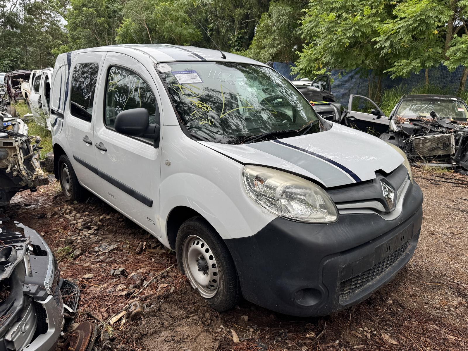 View RENAULT KANGOO 2016 2 Door Van Breaking