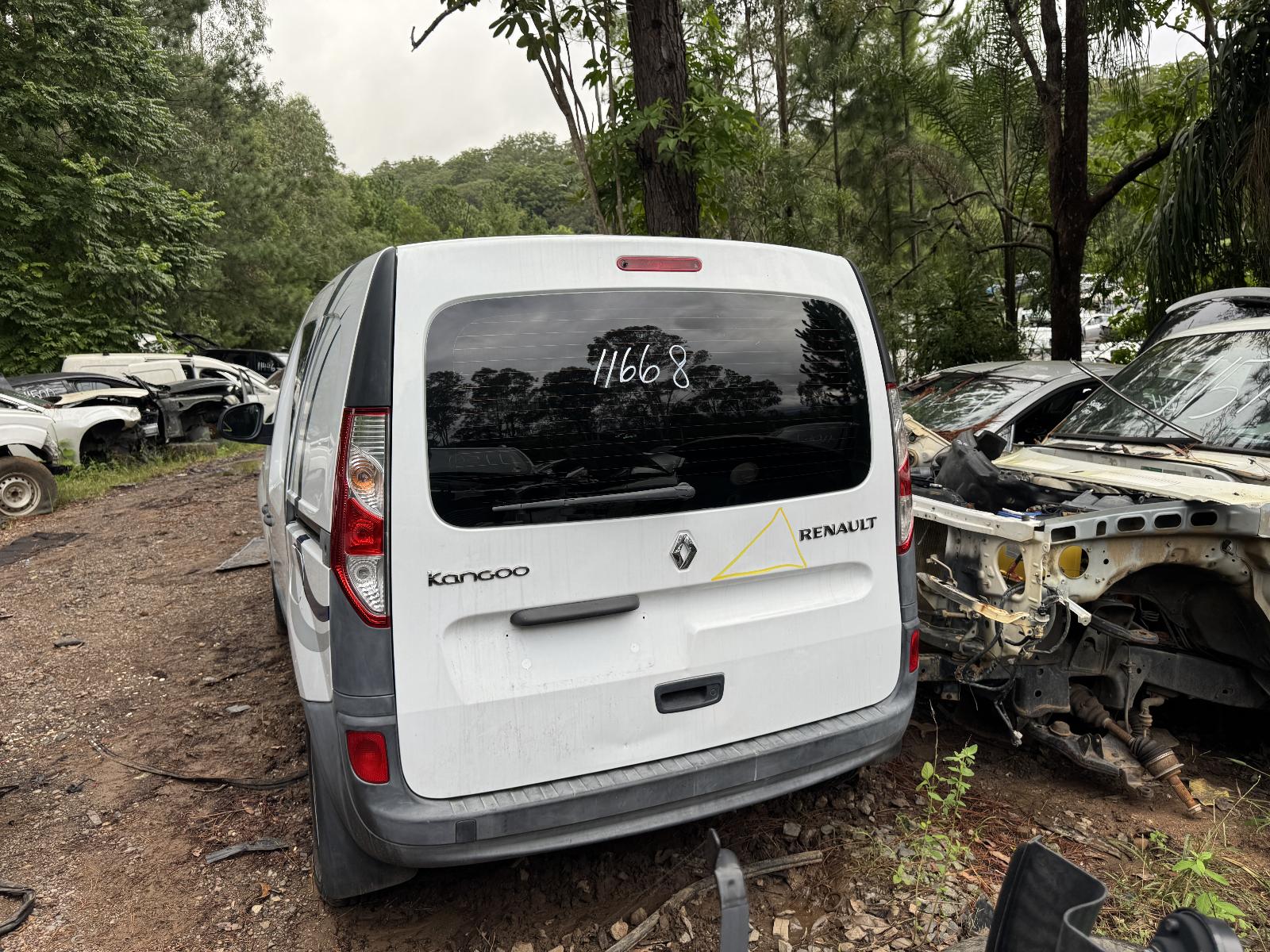 View RENAULT KANGOO 2016 2 Door Van Breaking