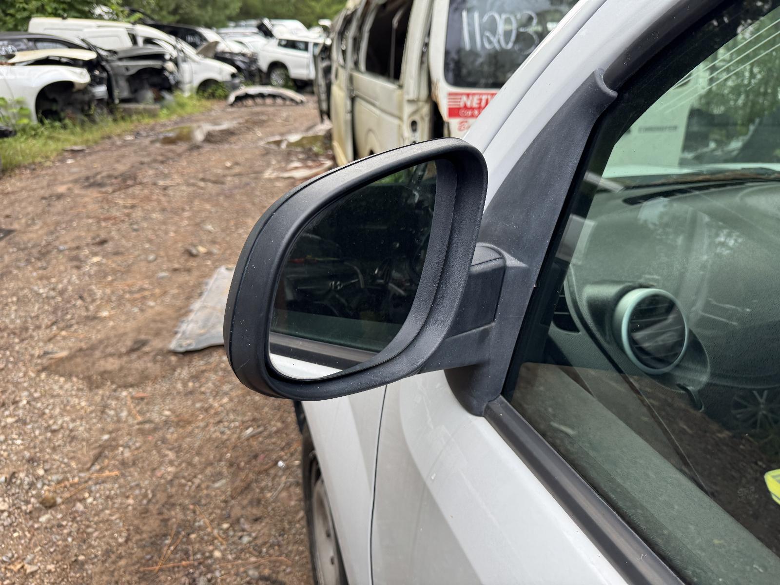 View RENAULT KANGOO 2016 2 Door Van Breaking