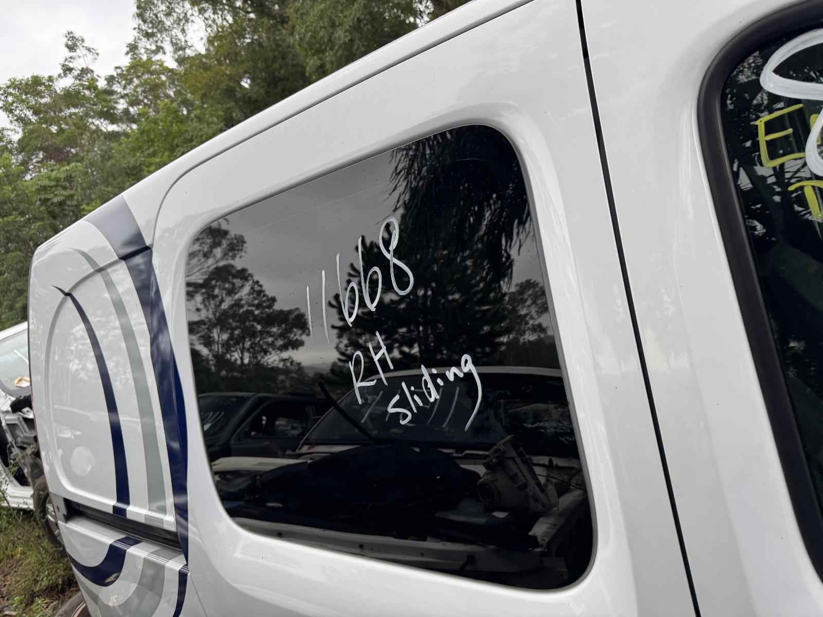 View RENAULT KANGOO 2016 2 Door Van Breaking