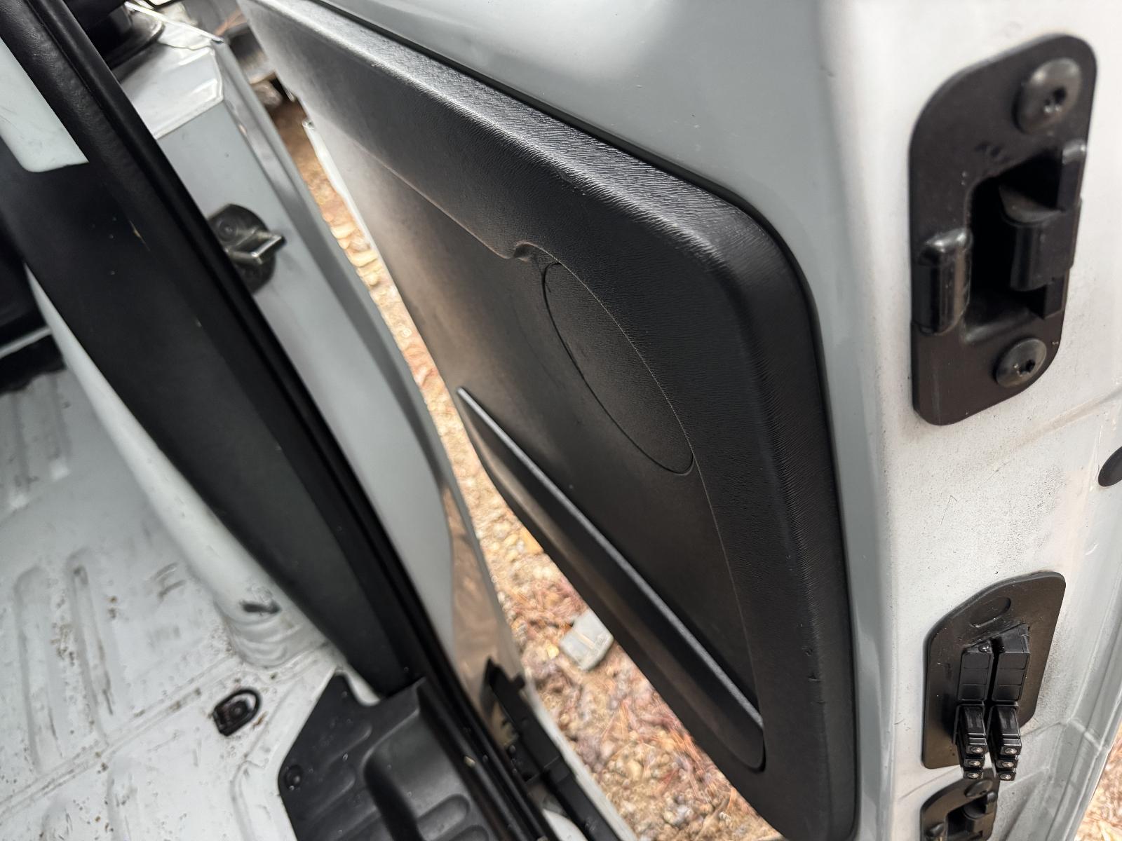 View RENAULT KANGOO 2016 2 Door Van Breaking