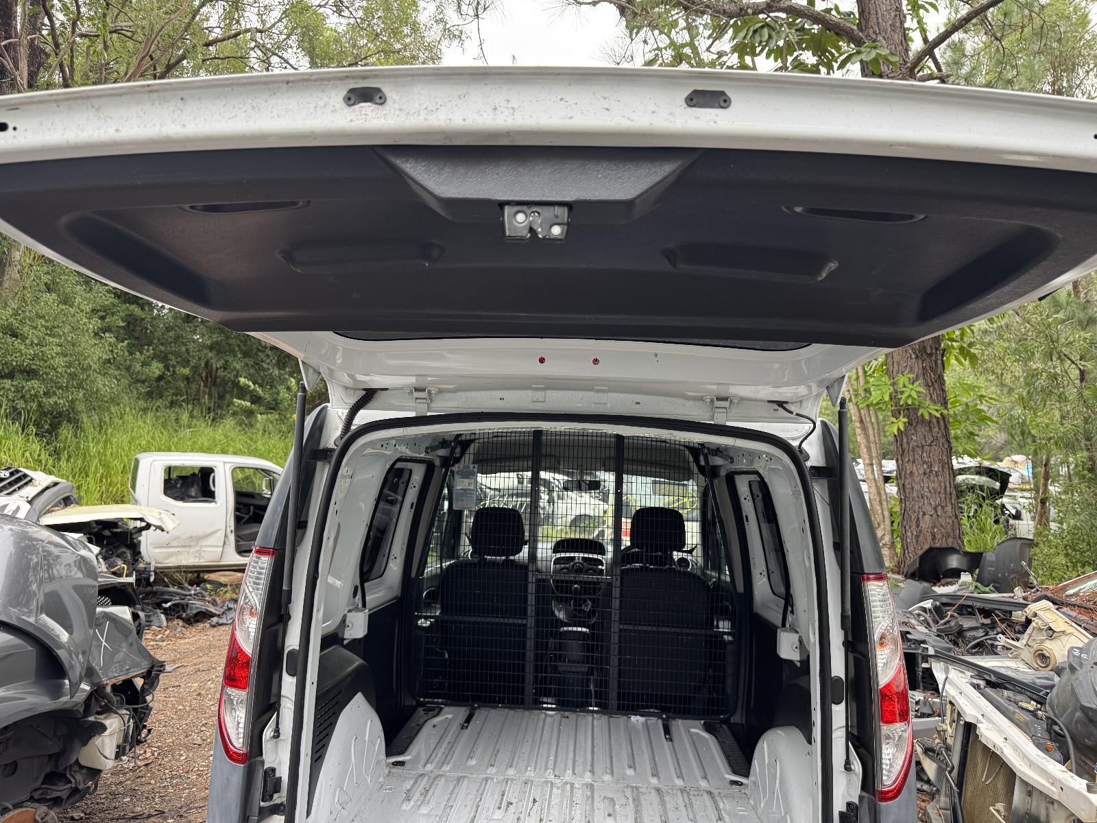 View RENAULT KANGOO 2016 2 Door Van Breaking