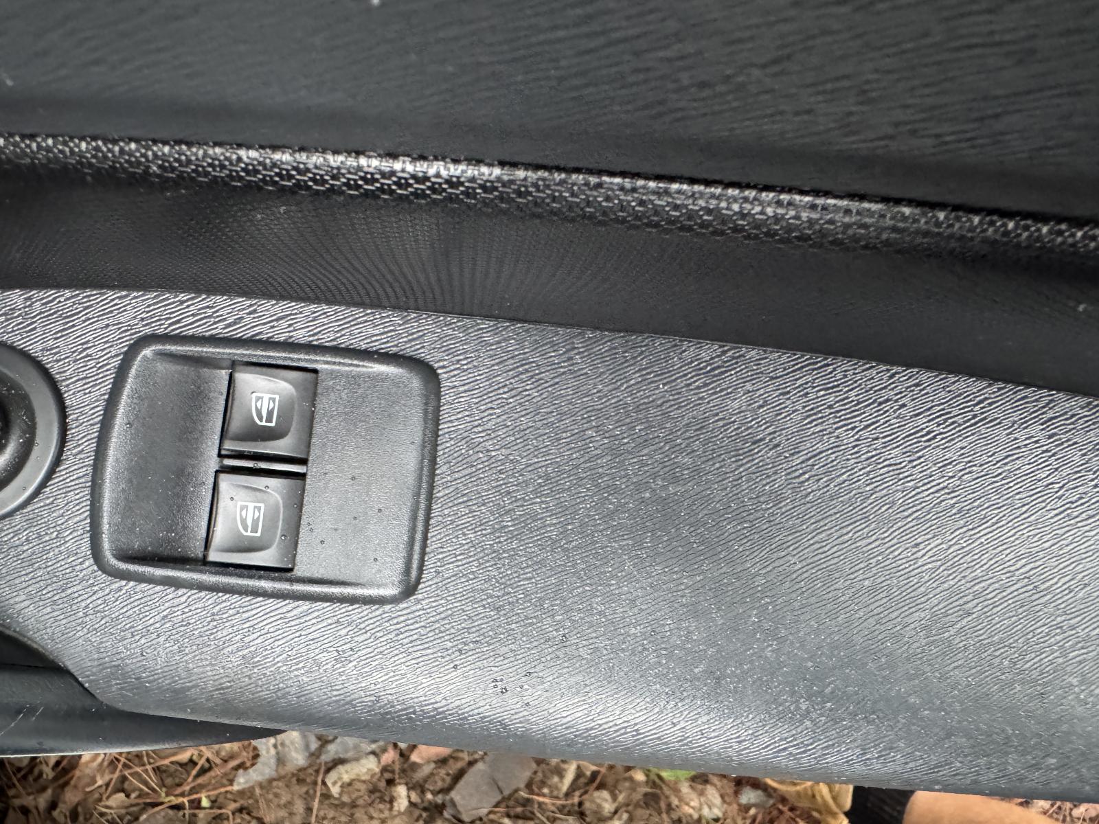 View RENAULT KANGOO 2016 2 Door Van Breaking