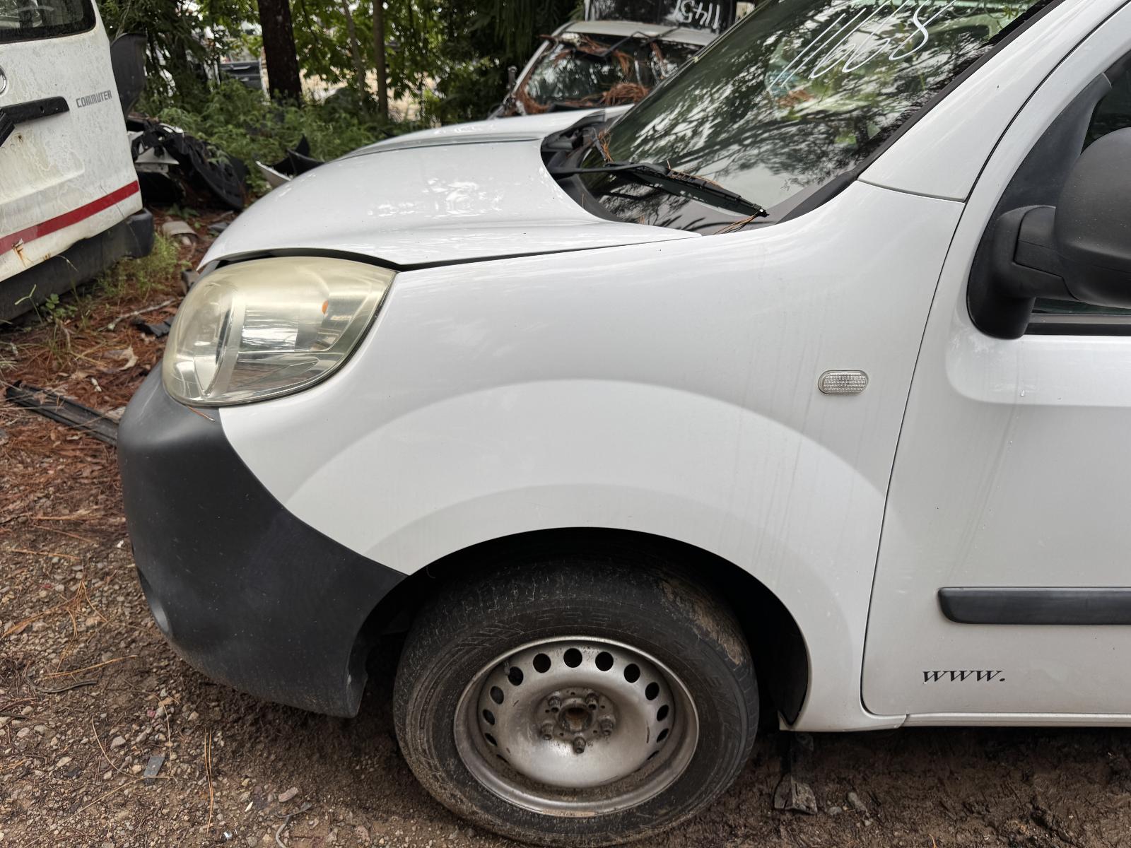 View RENAULT KANGOO 2016 2 Door Van Breaking