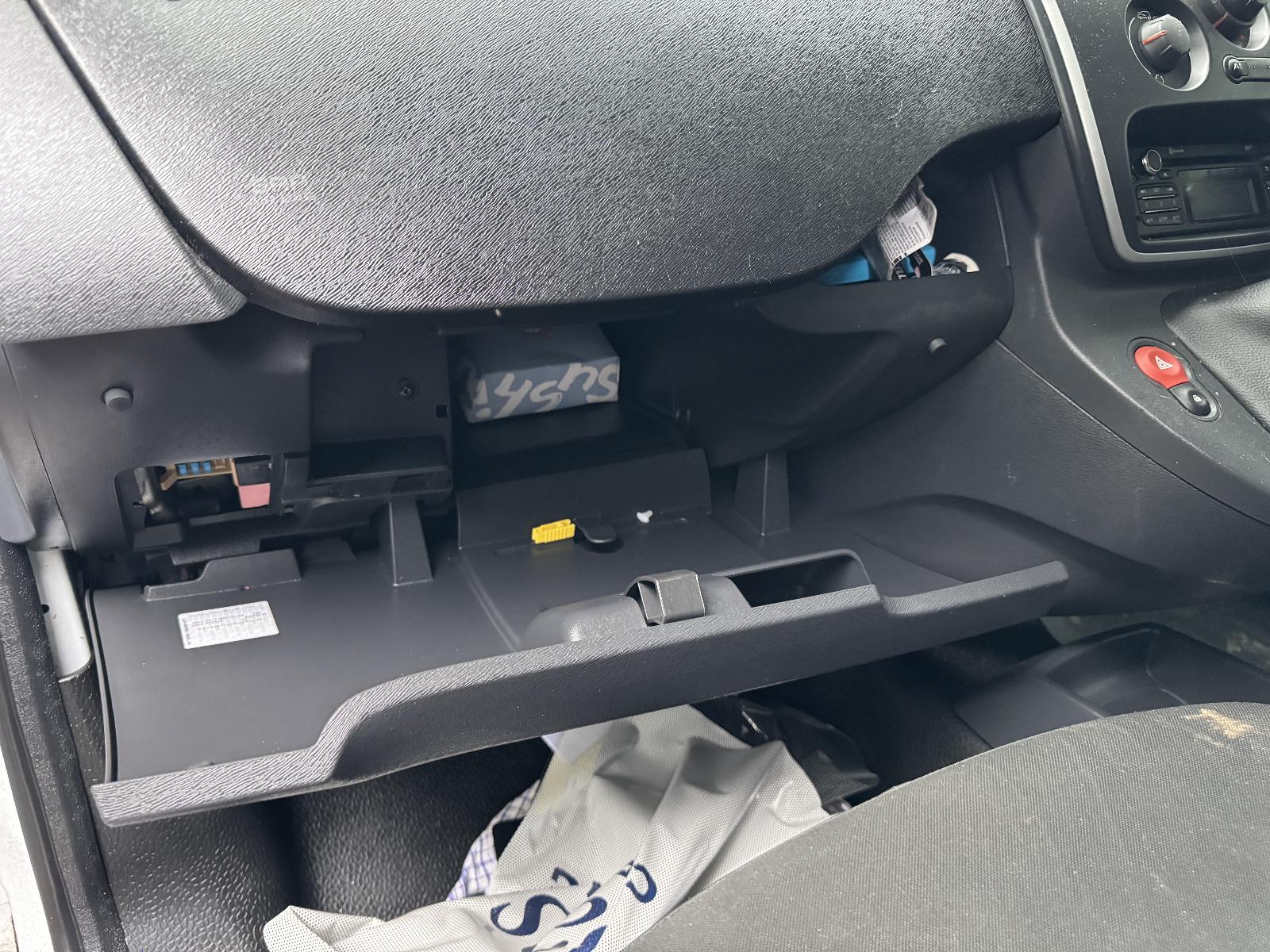View RENAULT KANGOO 2016 2 Door Van Breaking