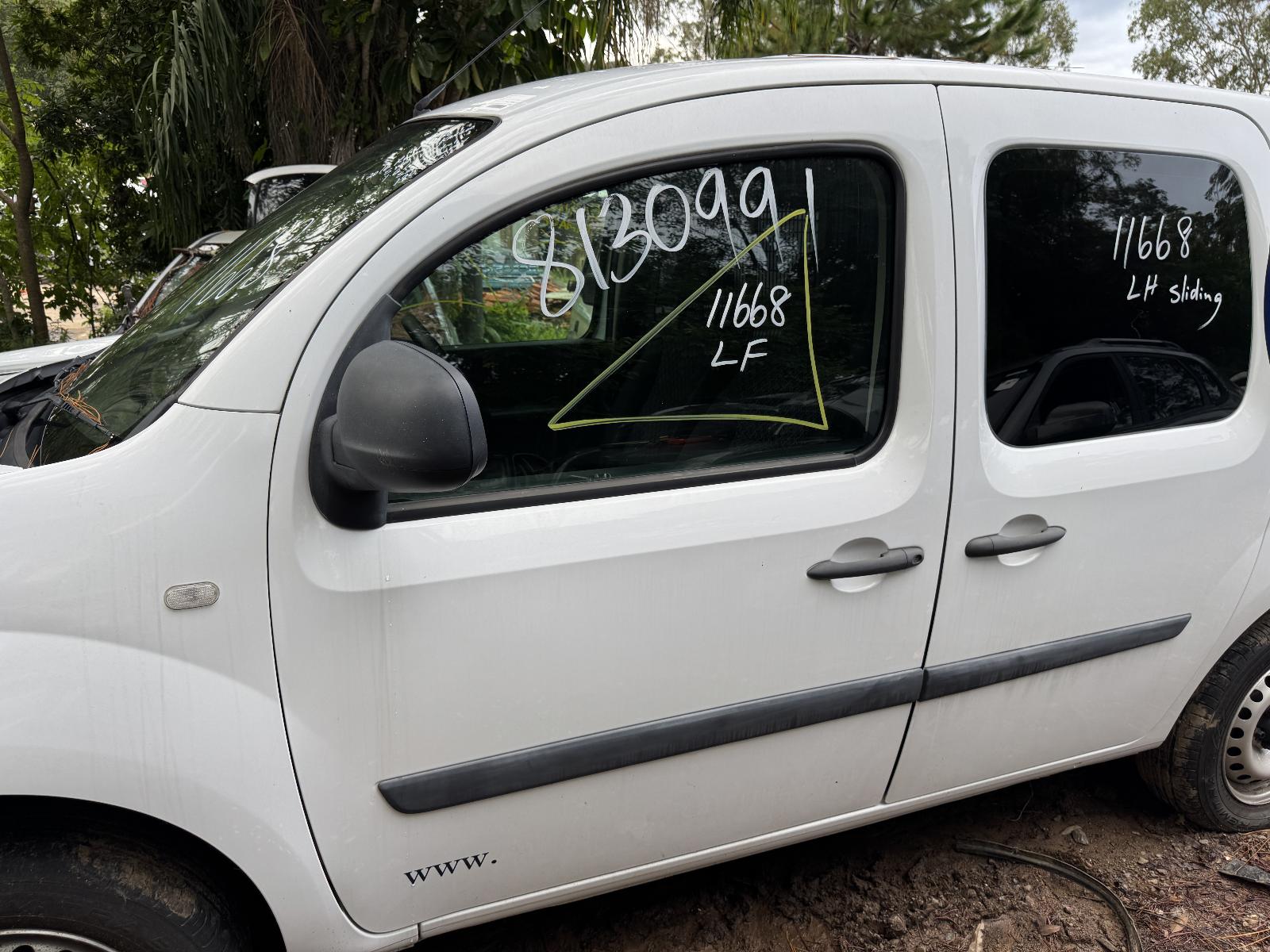 View RENAULT KANGOO 2016 2 Door Van Breaking