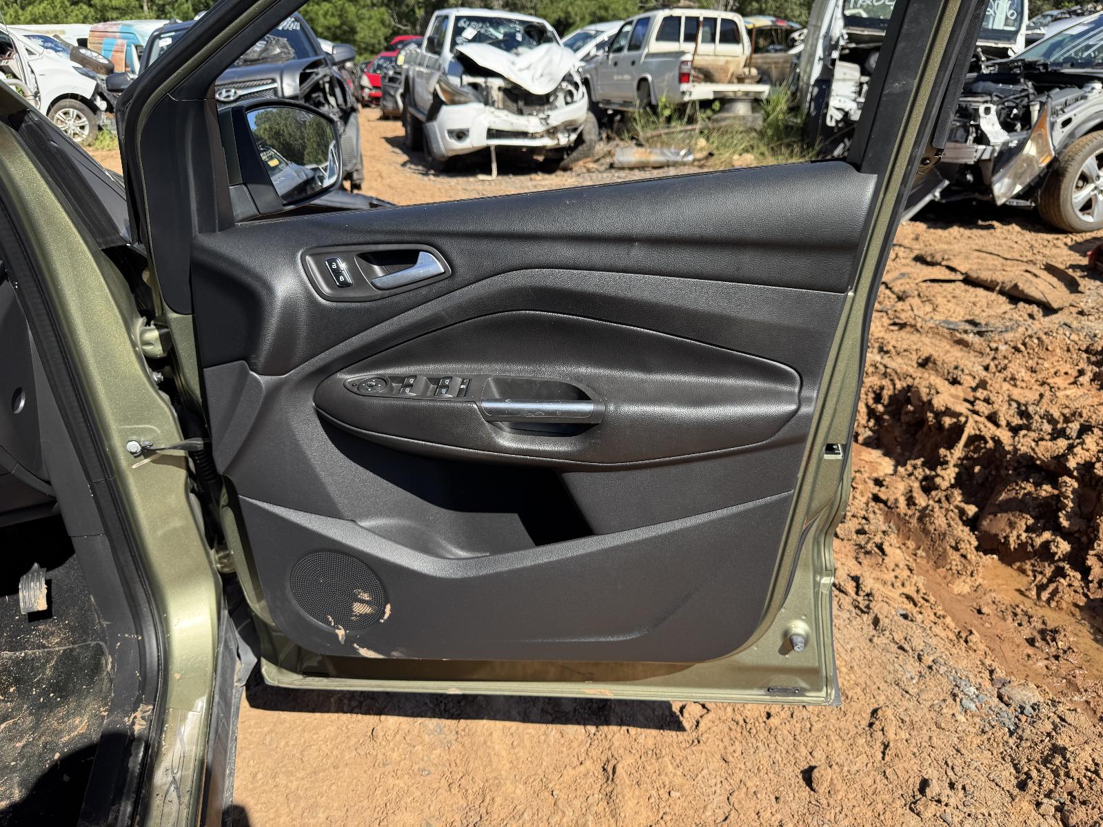 View FORD KUGA 2013 5 Door Station Wagon Breaking