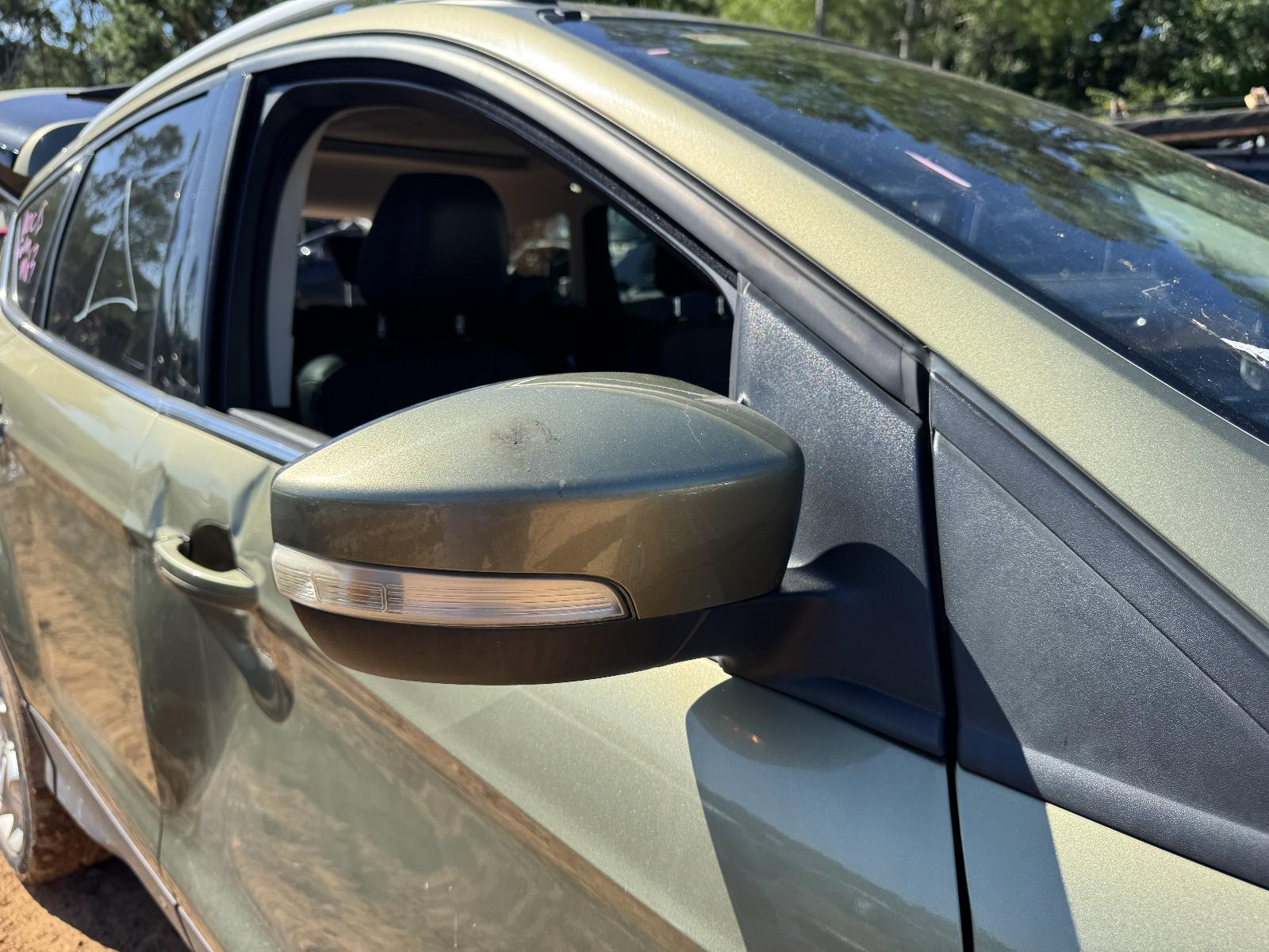 View FORD KUGA 2013 5 Door Station Wagon Breaking