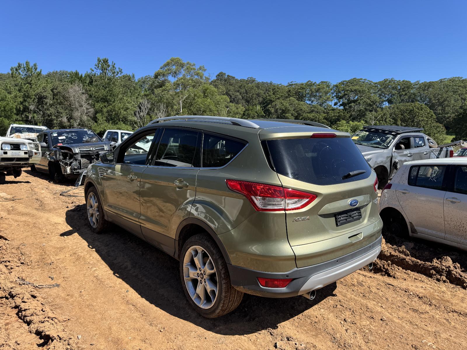 View FORD KUGA 2013 5 Door Station Wagon Breaking
