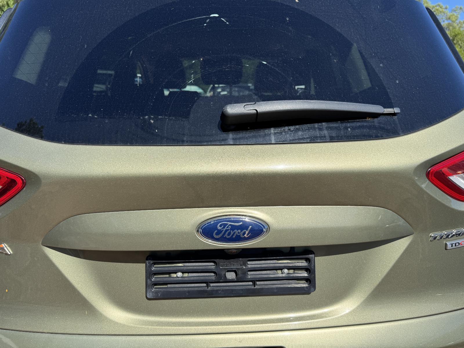 View FORD KUGA 2013 5 Door Station Wagon Breaking