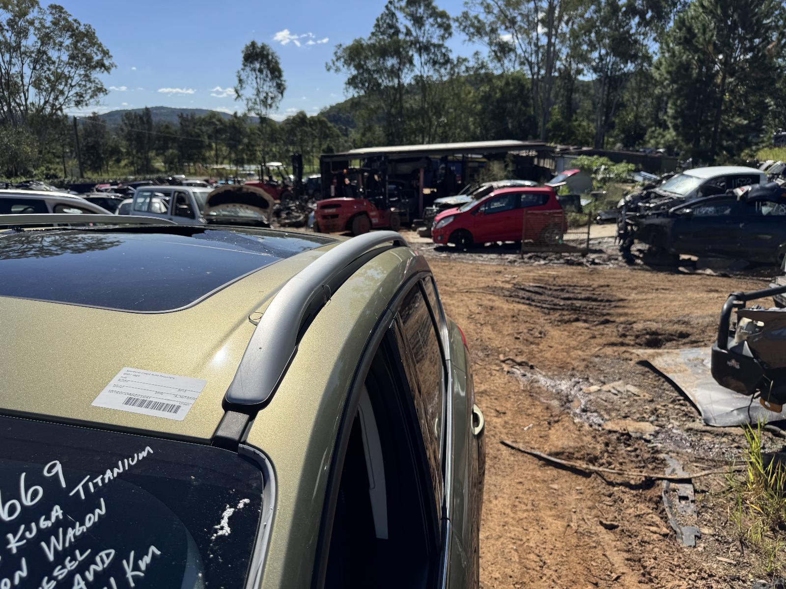 View FORD KUGA 2013 5 Door Station Wagon Breaking