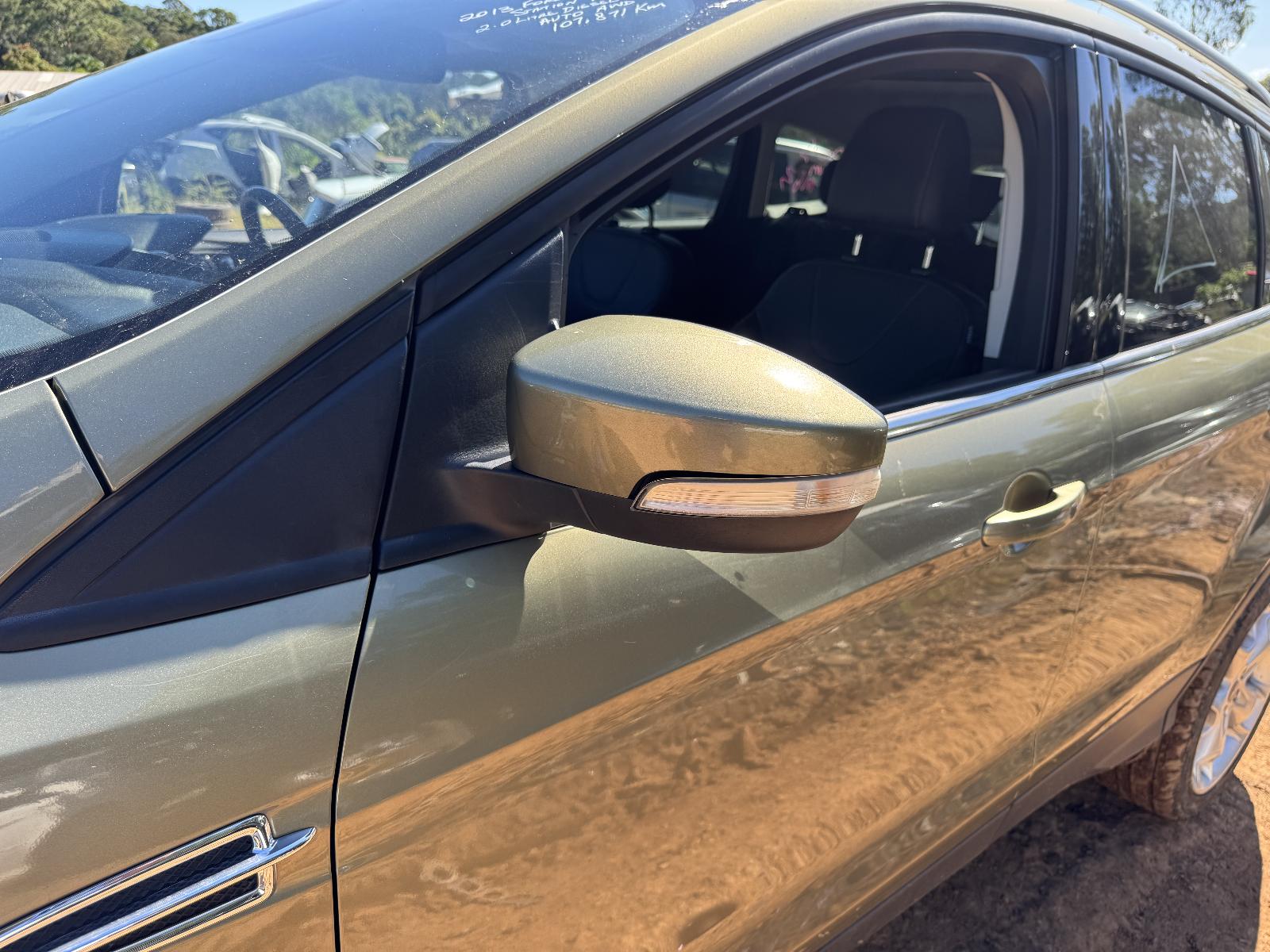 View FORD KUGA 2013 5 Door Station Wagon Breaking