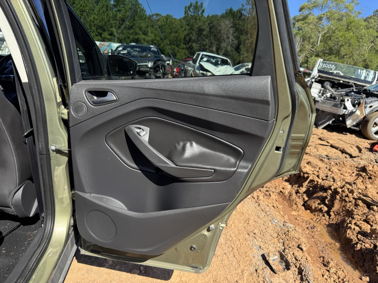 View FORD KUGA 2013 5 Door Station Wagon Breaking
