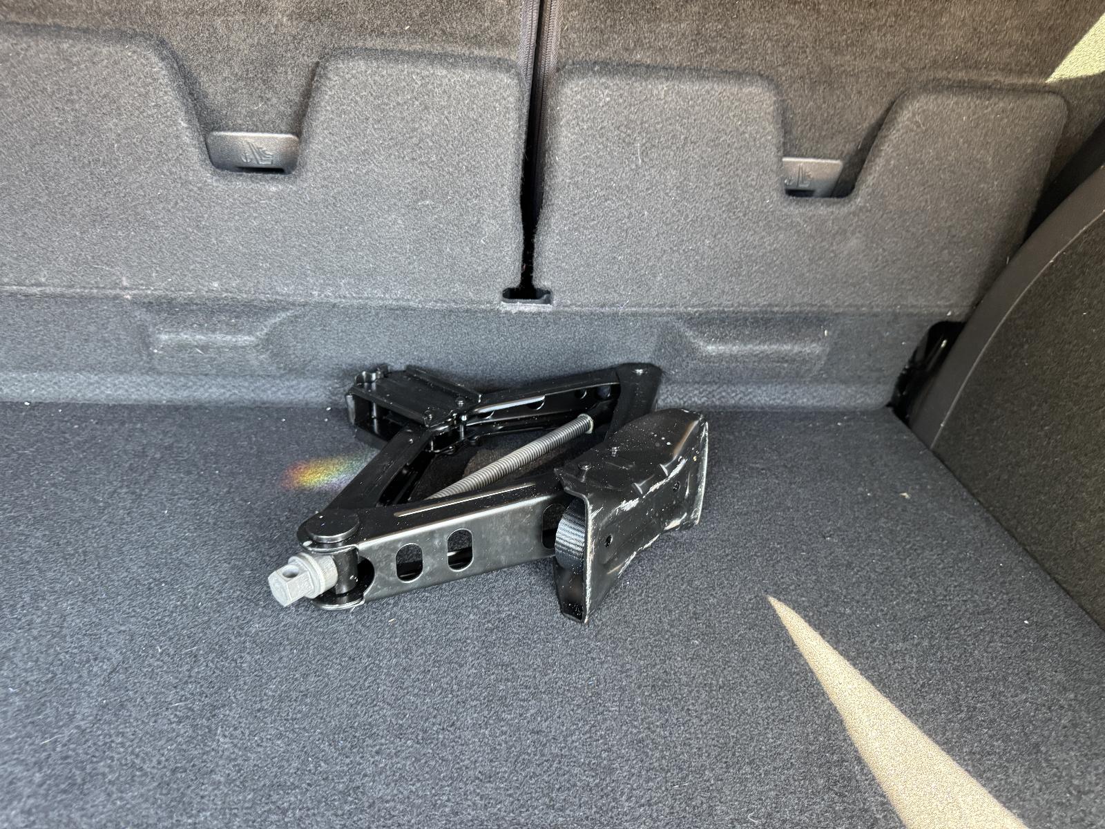 View FORD KUGA 2013 5 Door Station Wagon Breaking