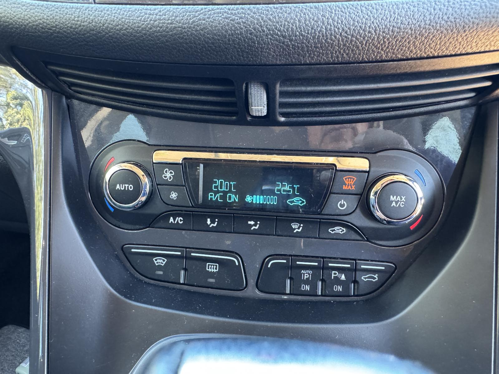 View FORD KUGA 2013 5 Door Station Wagon Breaking