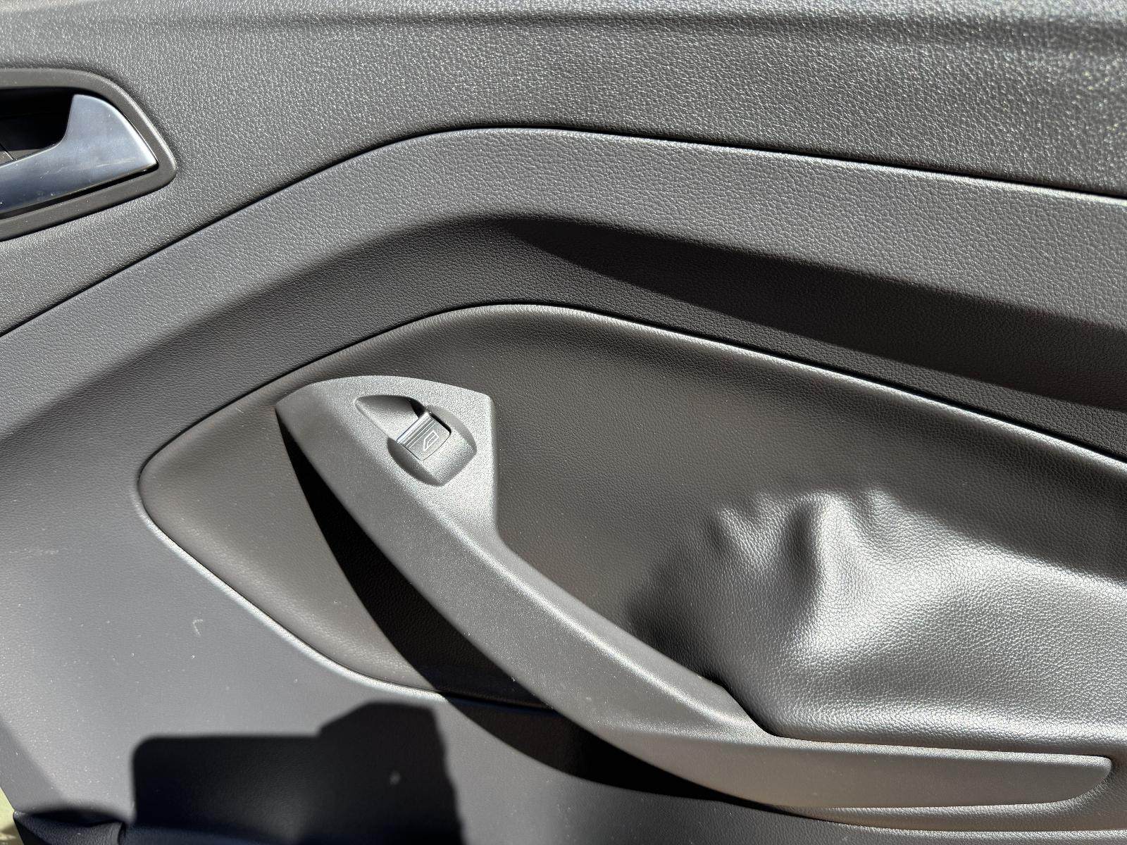 View FORD KUGA 2013 5 Door Station Wagon Breaking