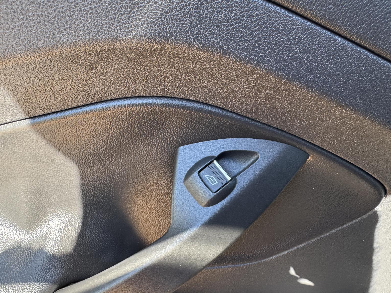 View FORD KUGA 2013 5 Door Station Wagon Breaking