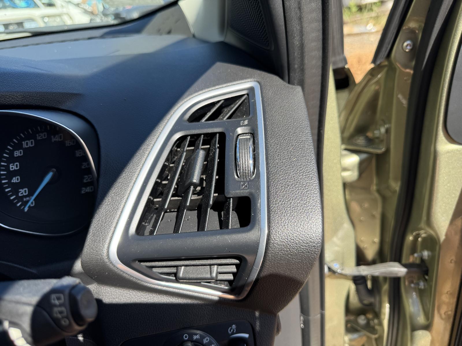 View FORD KUGA 2013 5 Door Station Wagon Breaking