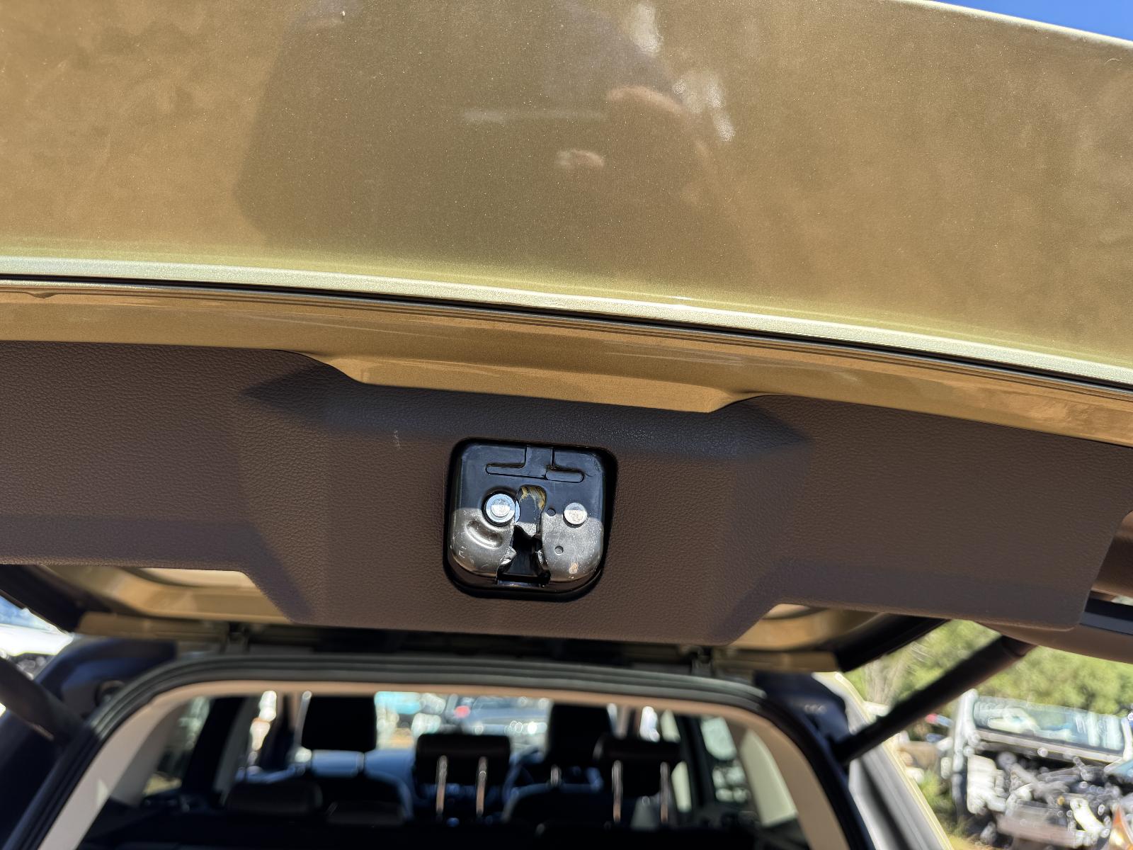 View FORD KUGA 2013 5 Door Station Wagon Breaking