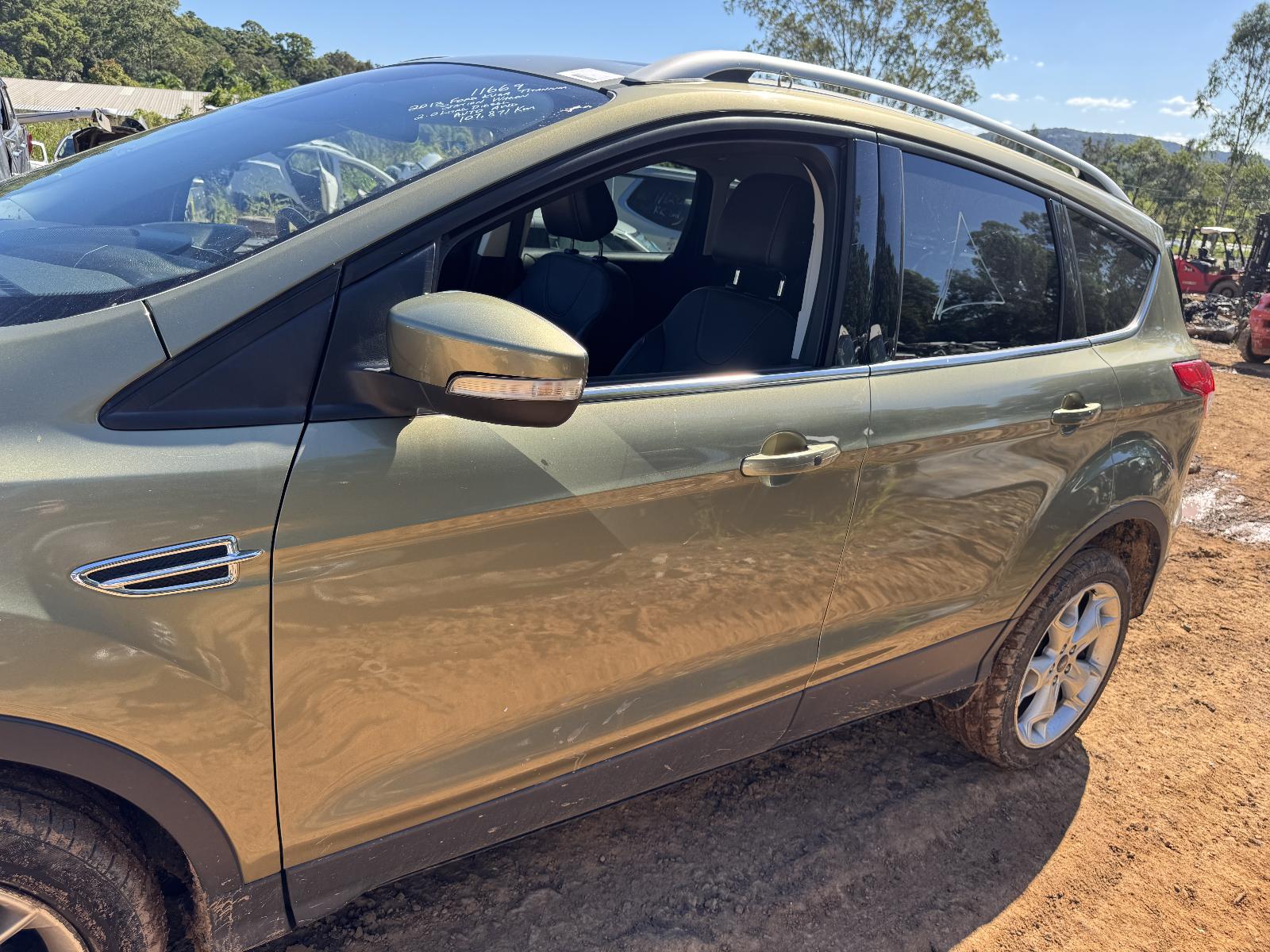 View FORD KUGA 2013 5 Door Station Wagon Breaking