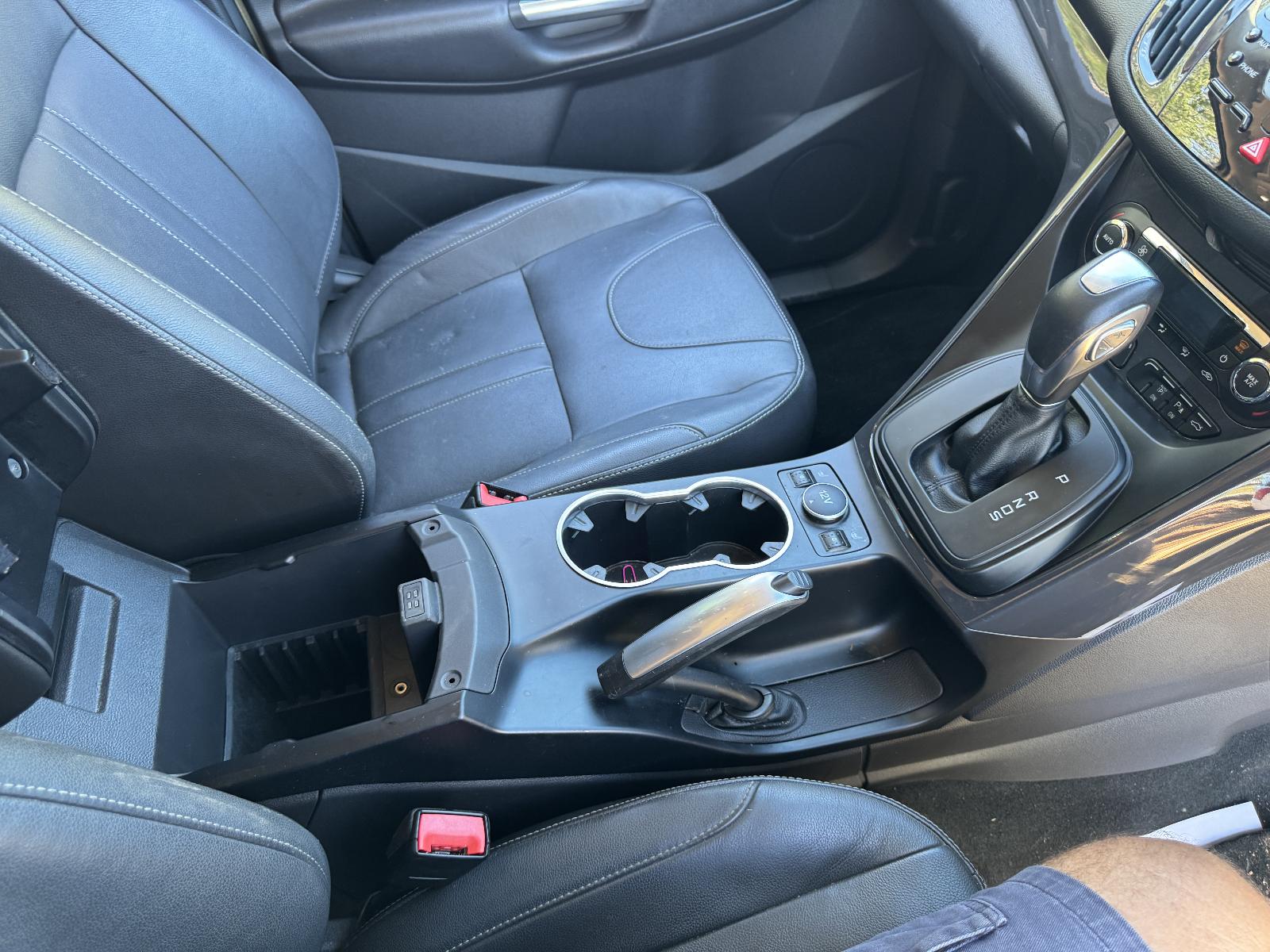 View FORD KUGA 2013 5 Door Station Wagon Breaking