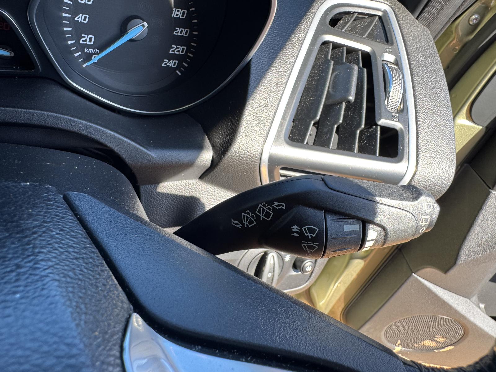 View FORD KUGA 2013 5 Door Station Wagon Breaking