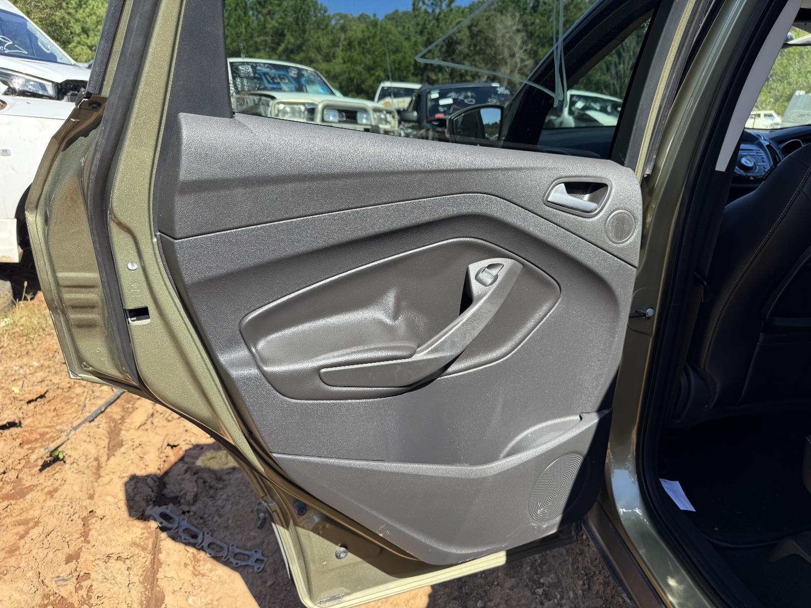 View FORD KUGA 2013 5 Door Station Wagon Breaking