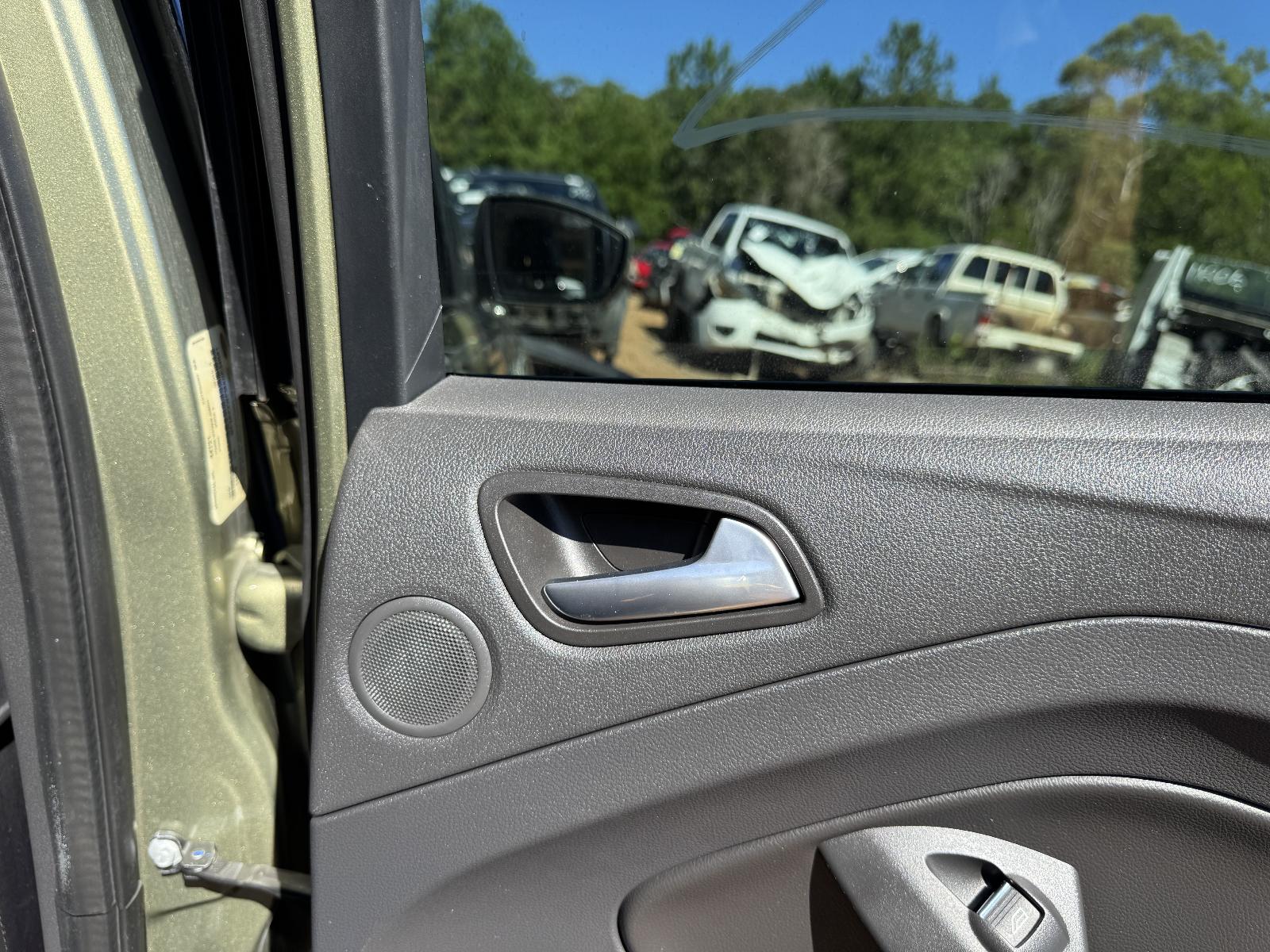 View FORD KUGA 2013 5 Door Station Wagon Breaking