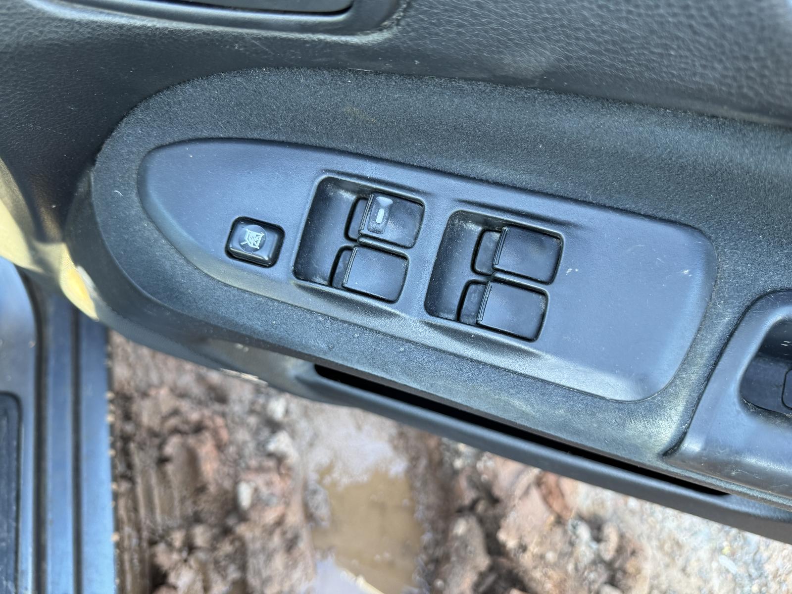 View MITSUBISHI LANCER 2005 5 Door Station Wagon Breaking
