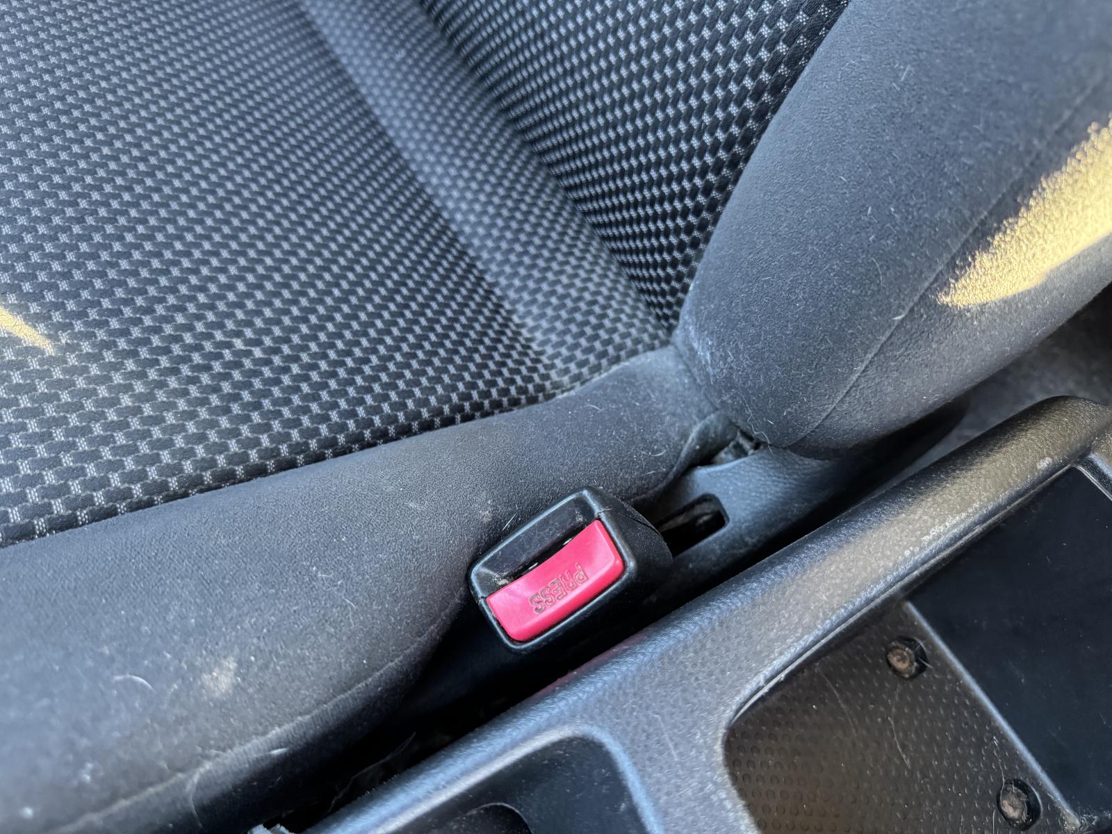 View MITSUBISHI LANCER 2005 5 Door Station Wagon Breaking