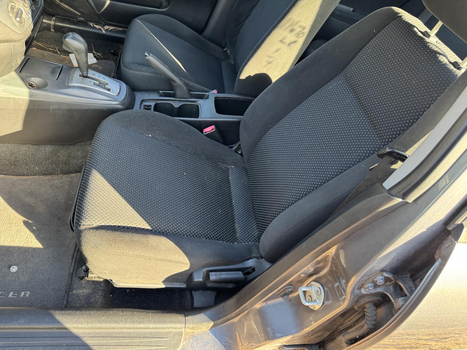 View MITSUBISHI LANCER 2005 5 Door Station Wagon Breaking