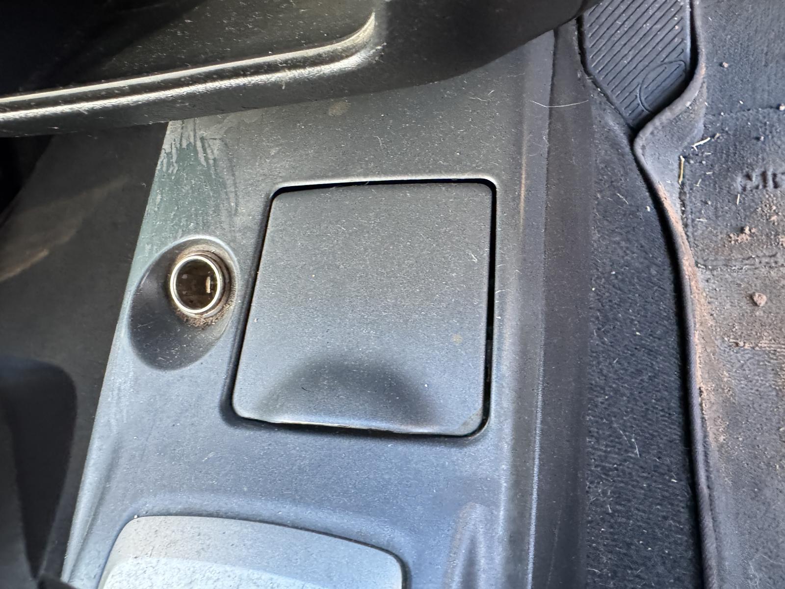 View MITSUBISHI LANCER 2005 5 Door Station Wagon Breaking