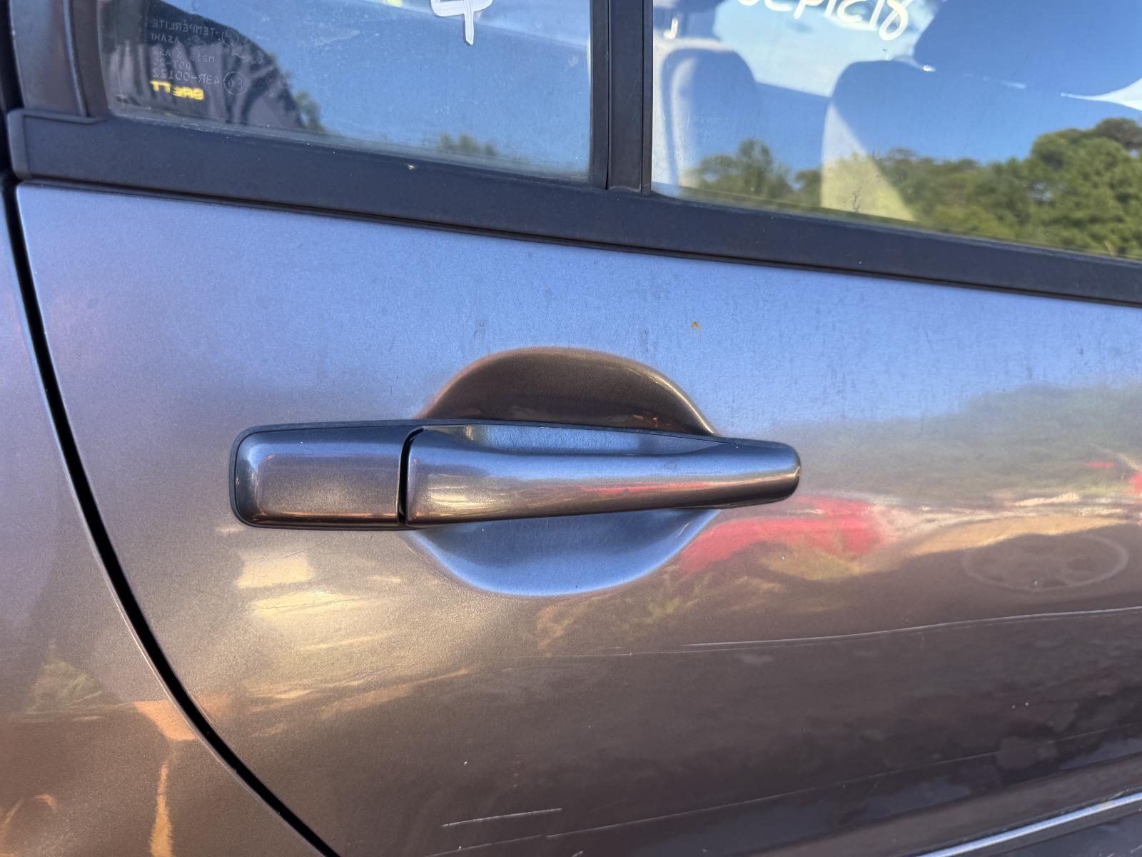 View MITSUBISHI LANCER 2005 5 Door Station Wagon Breaking