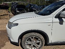 View MITSUBISHI OUTLANDER 2014 5 Door Station Wagon Breaking