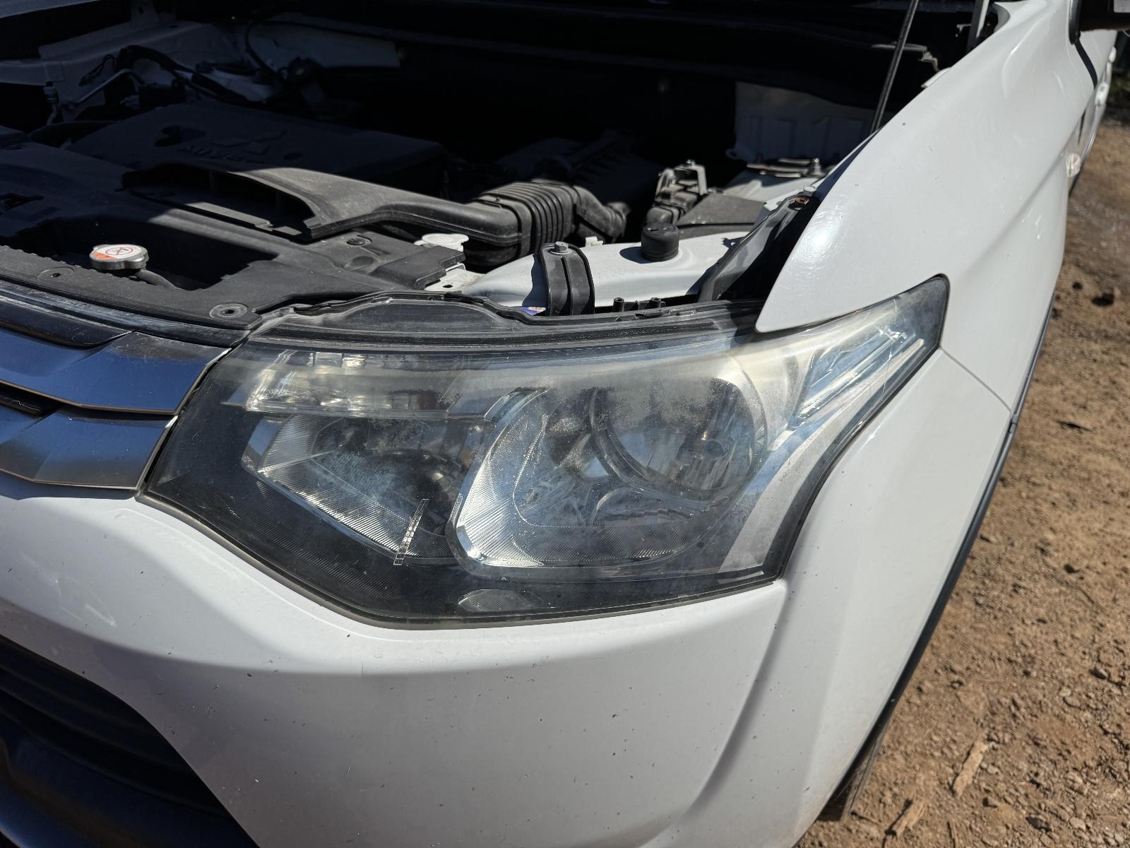 View MITSUBISHI OUTLANDER 2014 5 Door Station Wagon Breaking