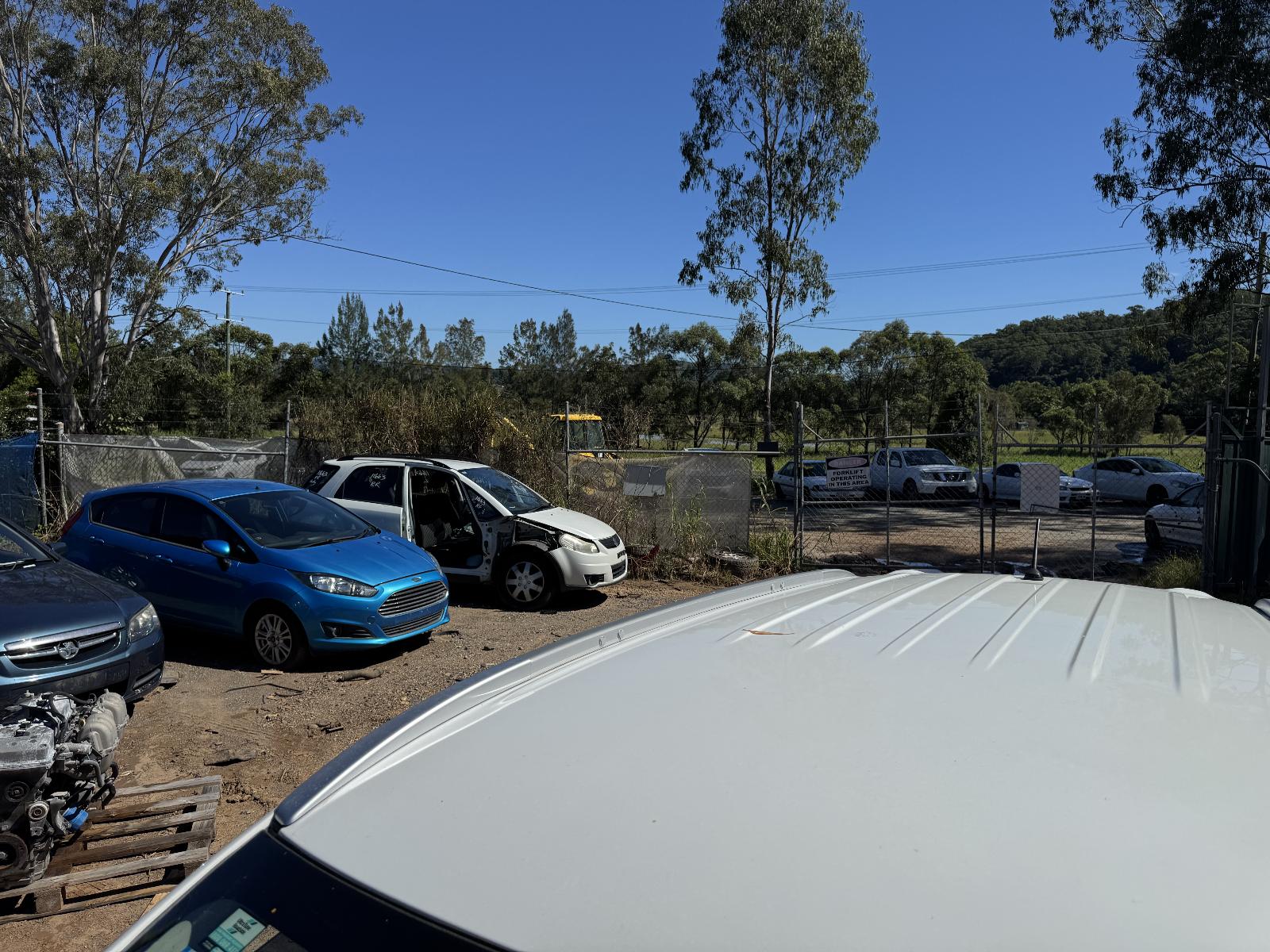 View MITSUBISHI OUTLANDER 2014 5 Door Station Wagon Breaking
