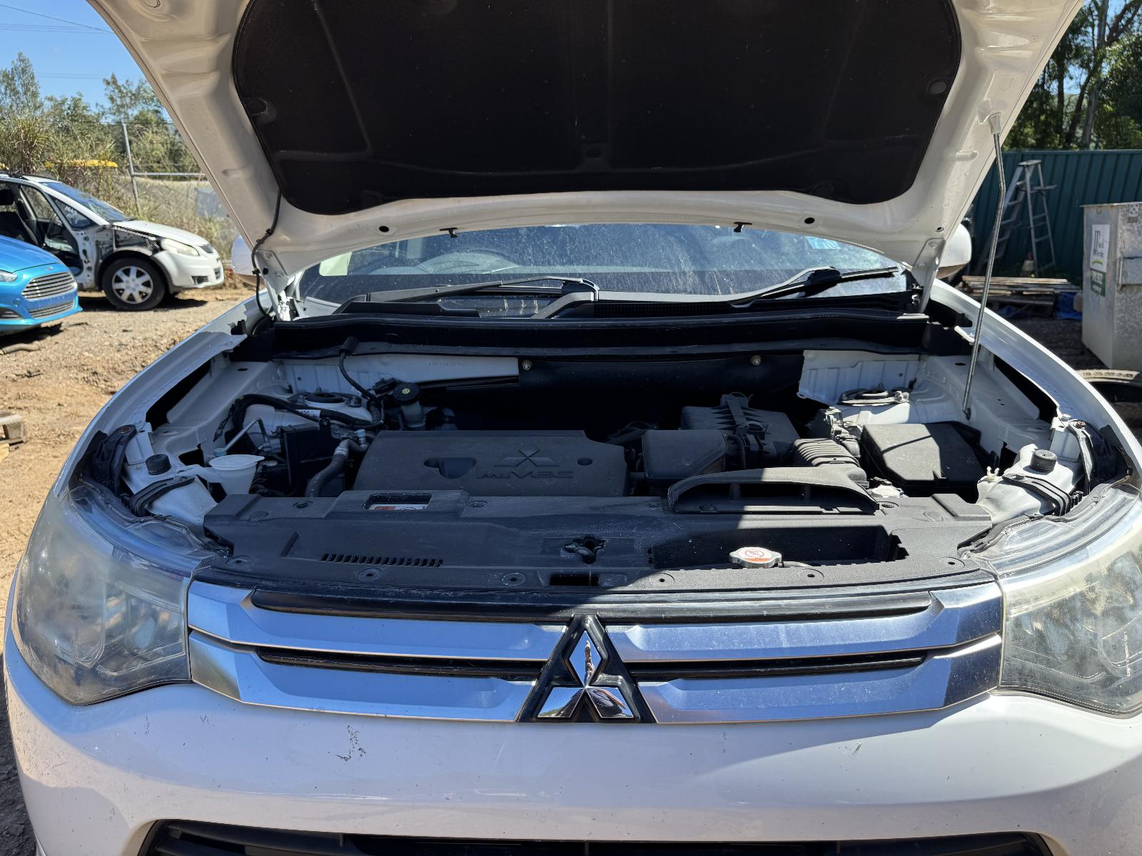 View MITSUBISHI OUTLANDER 2014 5 Door Station Wagon Breaking