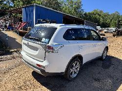 View MITSUBISHI OUTLANDER 2014 5 Door Station Wagon Breaking