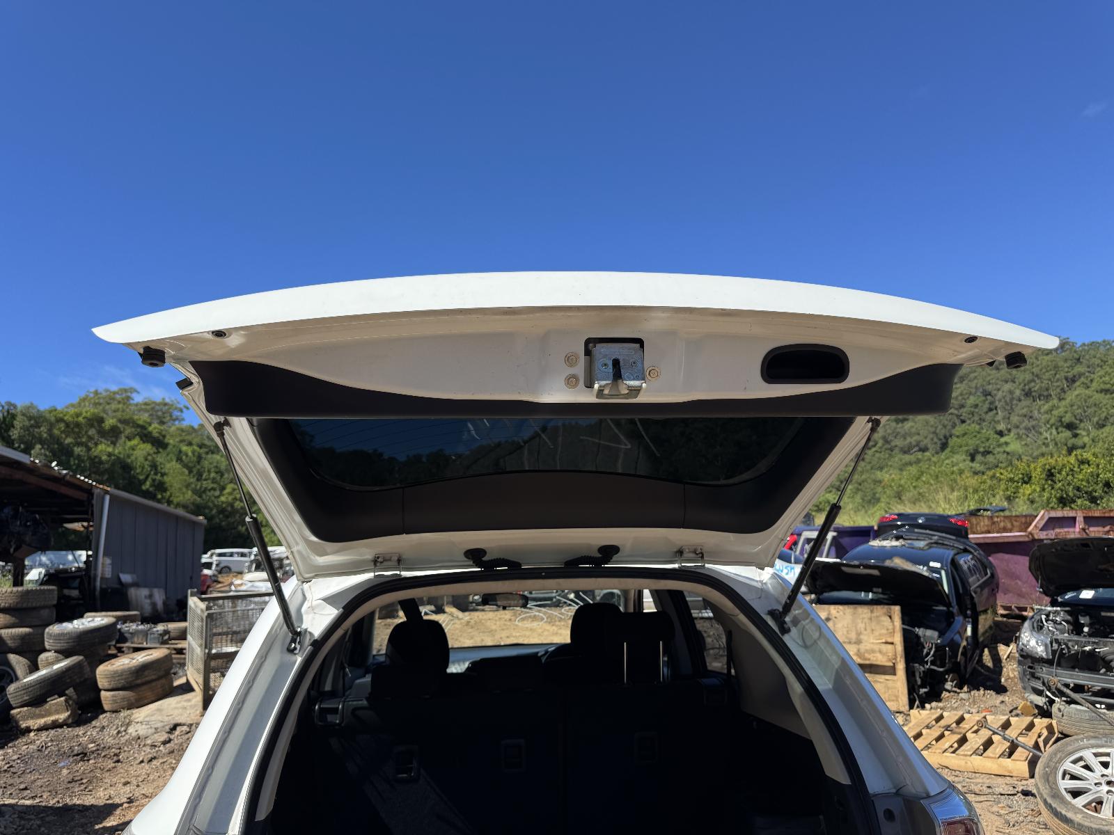 View MITSUBISHI OUTLANDER 2014 5 Door Station Wagon Breaking
