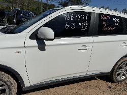 View MITSUBISHI OUTLANDER 2014 5 Door Station Wagon Breaking