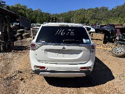 View MITSUBISHI OUTLANDER 2014 5 Door Station Wagon Breaking
