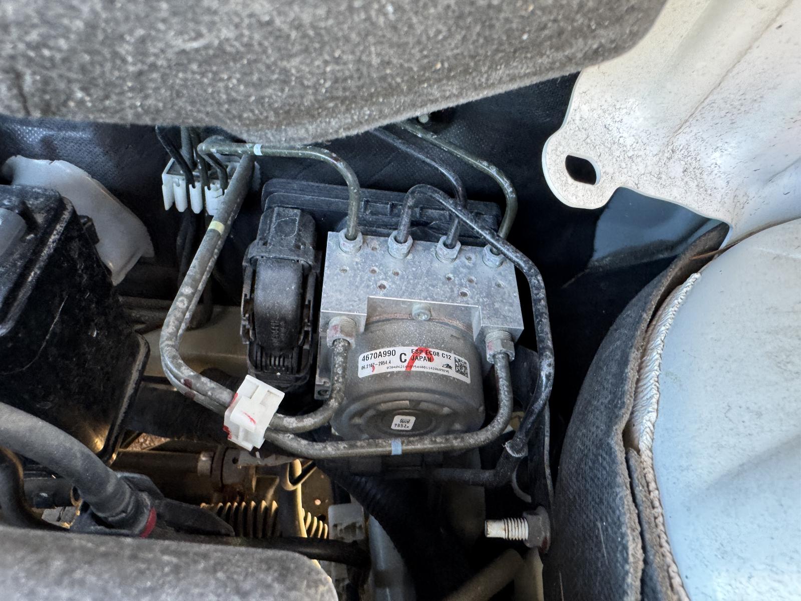 View MITSUBISHI OUTLANDER 2014 5 Door Station Wagon Breaking