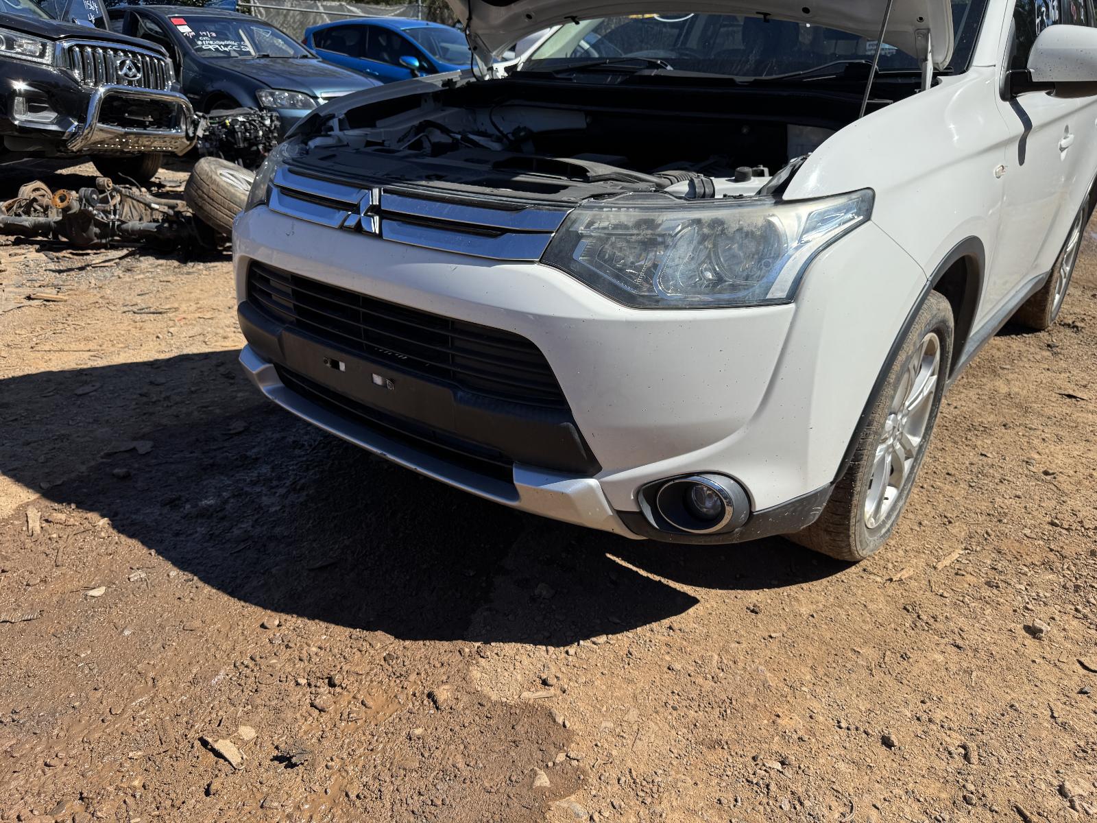 View MITSUBISHI OUTLANDER 2014 5 Door Station Wagon Breaking
