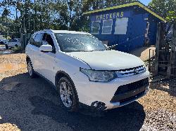 View MITSUBISHI OUTLANDER 2014 5 Door Station Wagon Breaking