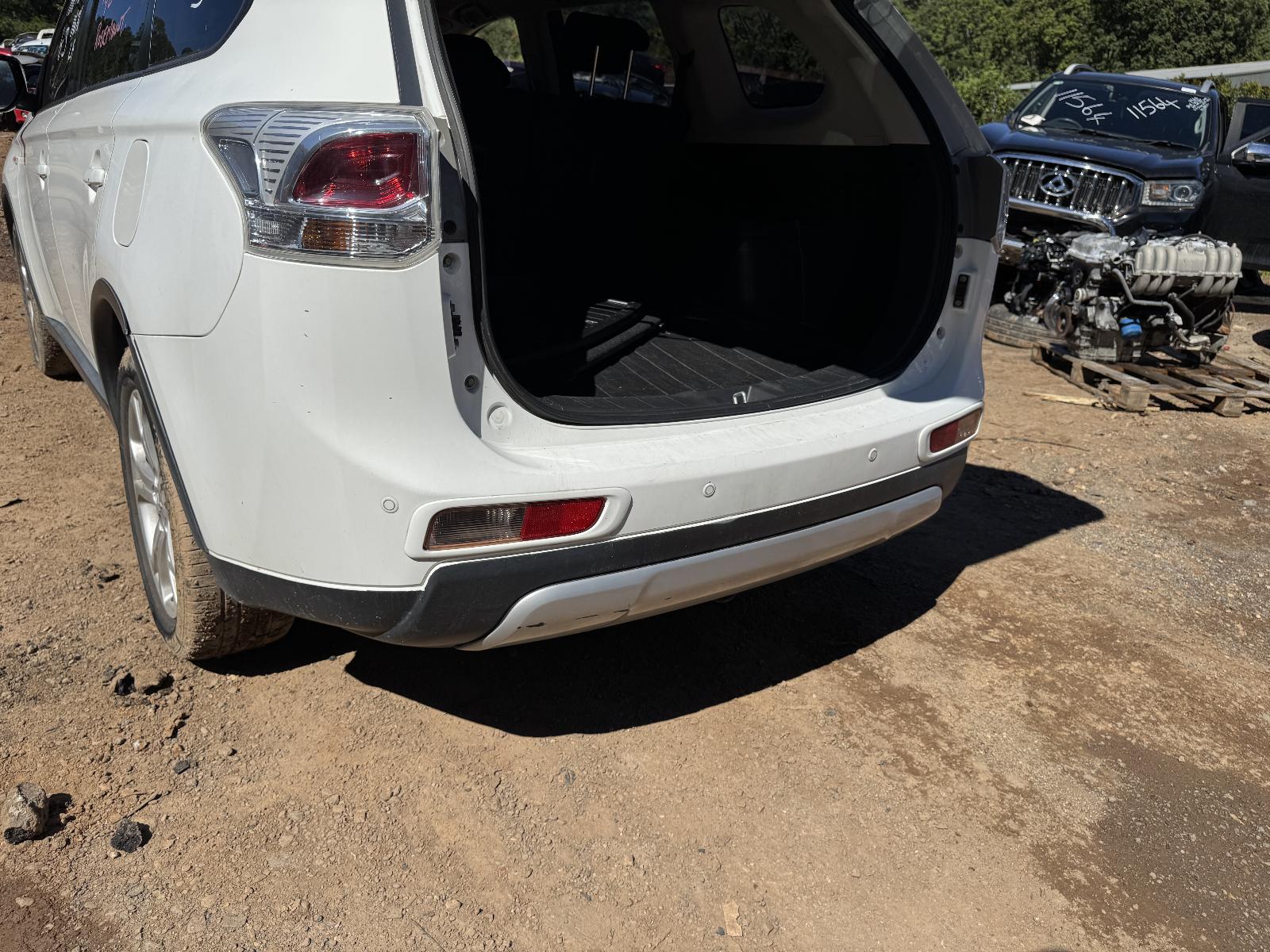 View MITSUBISHI OUTLANDER 2014 5 Door Station Wagon Breaking