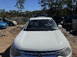 View MITSUBISHI OUTLANDER 2014 5 Door Station Wagon Breaking