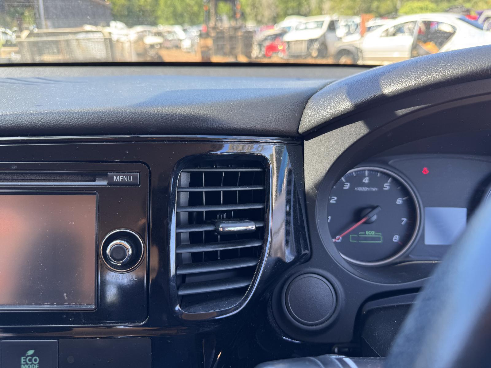 View MITSUBISHI OUTLANDER 2014 5 Door Station Wagon Breaking