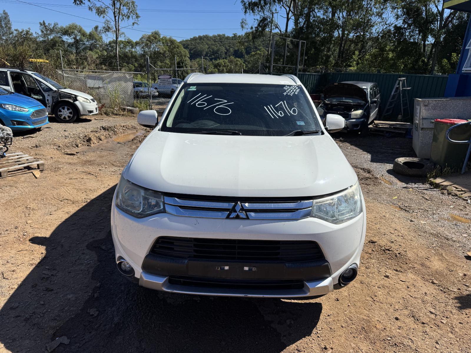 View MITSUBISHI OUTLANDER 2014 5 Door Station Wagon Breaking