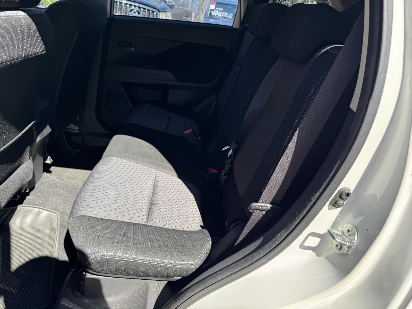 View MITSUBISHI OUTLANDER 2014 5 Door Station Wagon Breaking